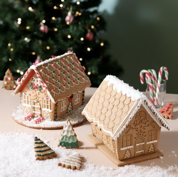 Cookie Cutters & Stamps - Gingerbread House